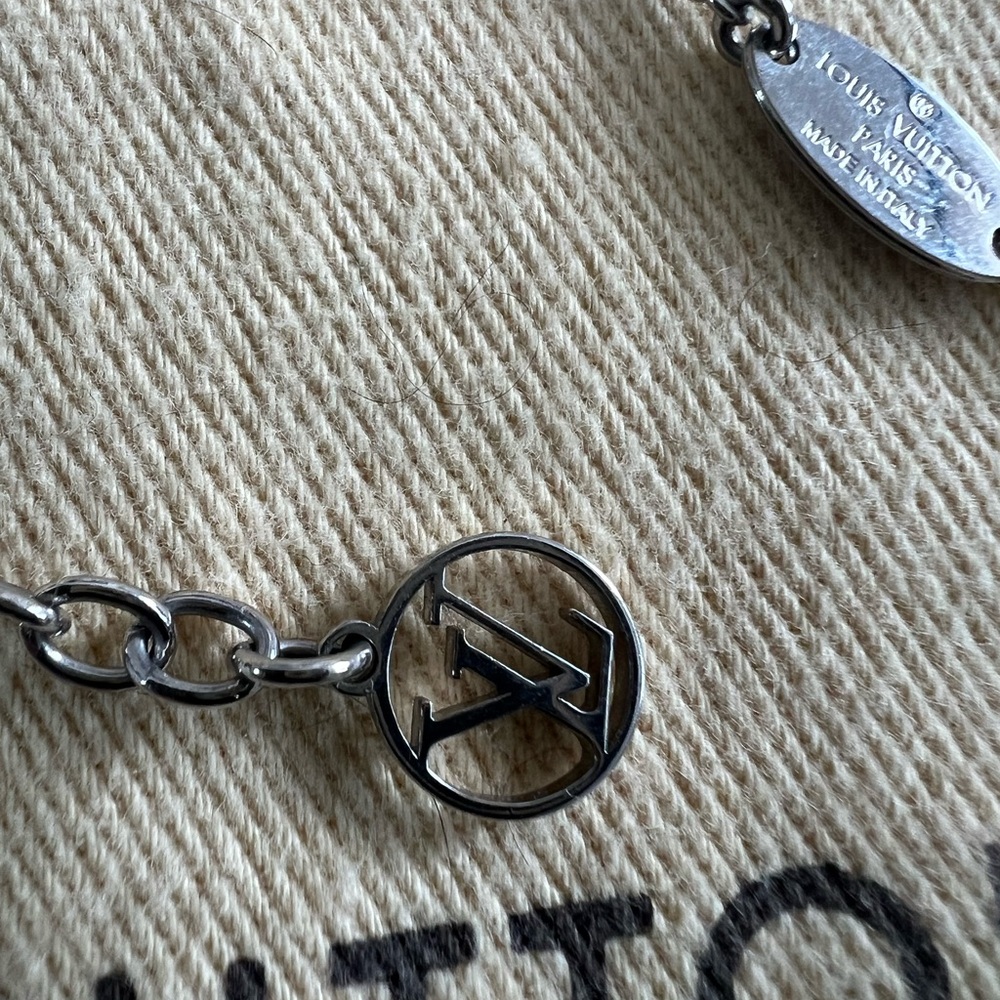 Louis Vuitton Silver V Chain Bracelet - Picture 4 of 12